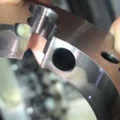 正反去毛刺倒角工具加工现场（该客户仅需反向倒角）